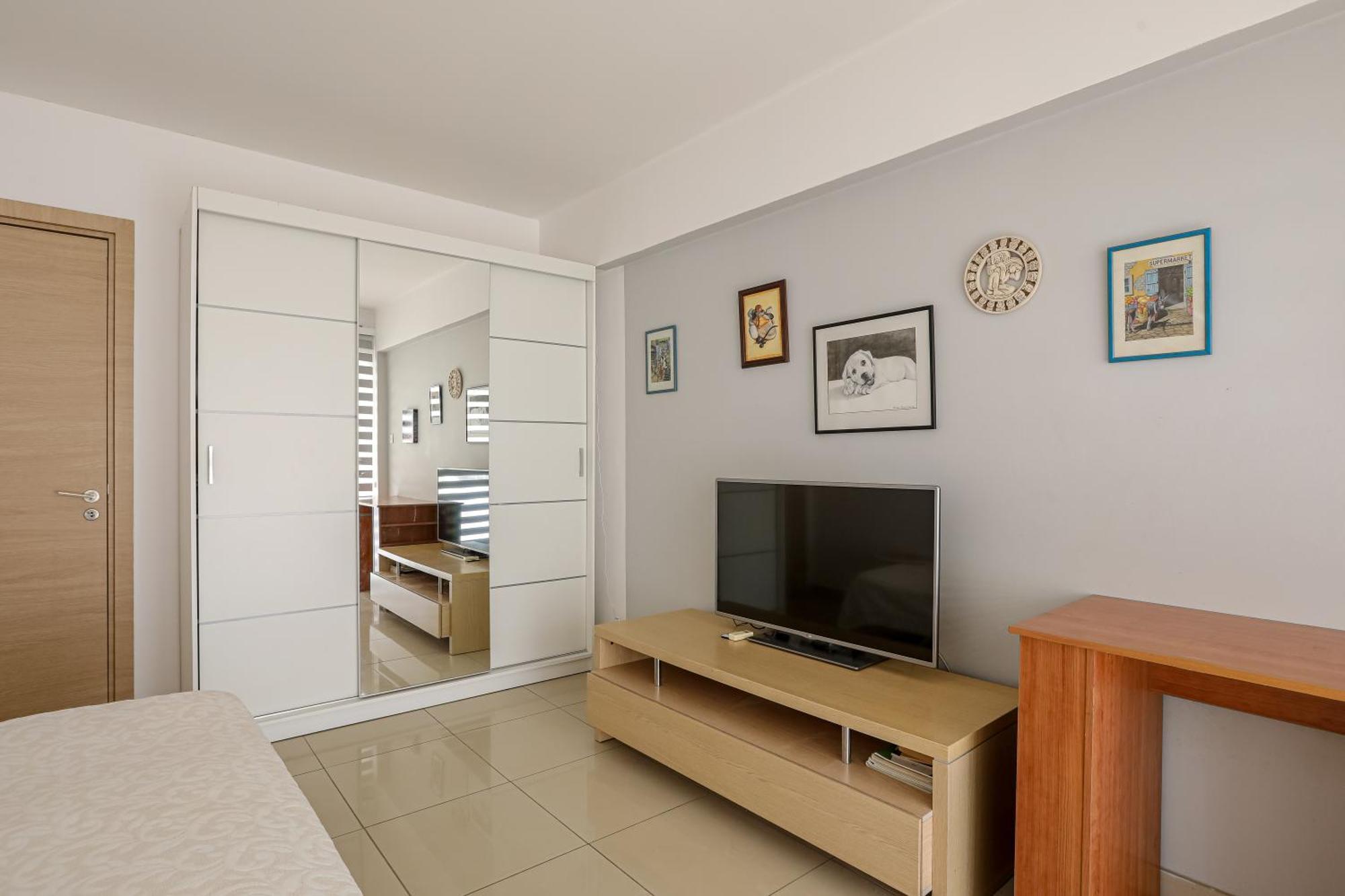 Lovely Bedroom In Shared Apartment Oroklini Ngoại thất bức ảnh