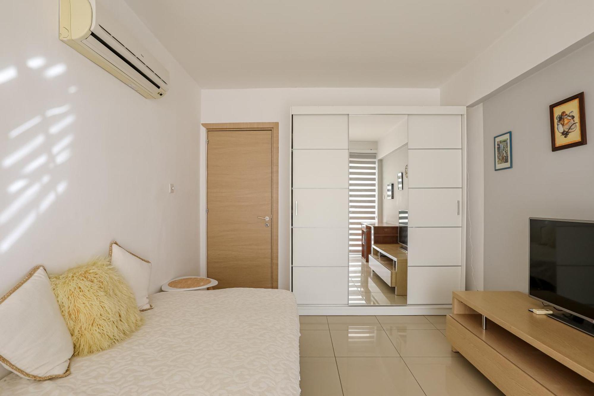 Lovely Bedroom In Shared Apartment Oroklini Ngoại thất bức ảnh
